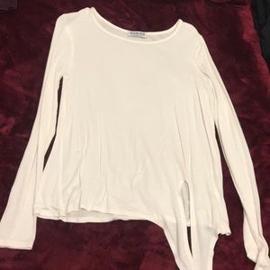 Basic shirt. Basic is still cute !